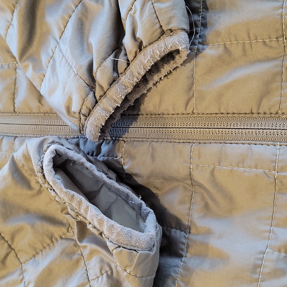 Women's Patagonia Nano Puff jacket, size M in gray - Picture 3 of 11